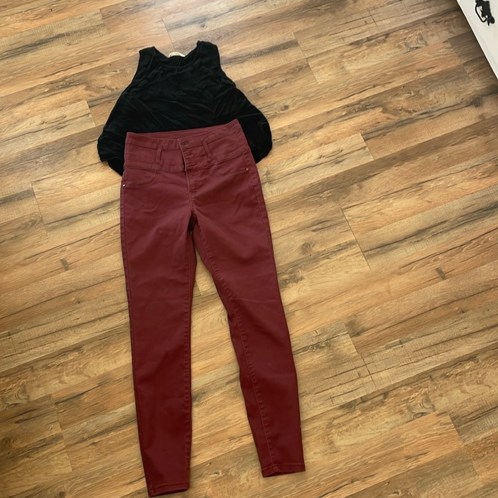 XS /SM black top with dark red jeans